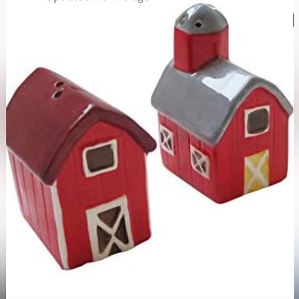 Vintage Red Barn Farm House Salt & Pepper Shakers‎